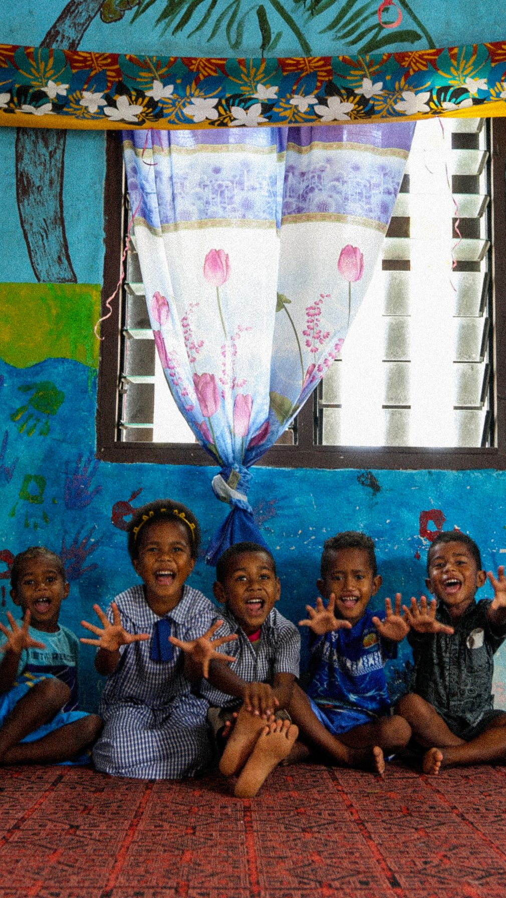 Our fourth film of the #ArtLOVESFiji project takes us to Somo Somo village where we participated in womens and childrens empowerment activities with the locals. @artlovesearth donated new clothes, supplies and aqua shoes for the local women harvesters.

We also supported the Sustainable Nama Harvesting Program, a women’s empowerment partnership with @namafiji that supports the local women as their primary income source. The program generates a new income source to compliment that of the traditional village system and safeguard an important natural resource in a pristine environment.

#somosomo #fijiislands #womensempowerment #youthempowerment #sustainability #ArtLOVESEarth